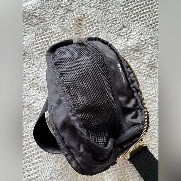 Lululemon Everywhere Black Fleece Belt Bag With Gold Hardware - Picture 13 of 13